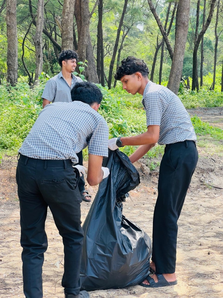 NSS unit of Indira nursing college organized beach cleaning program on 24/10/2024 in sasihitlu beach.